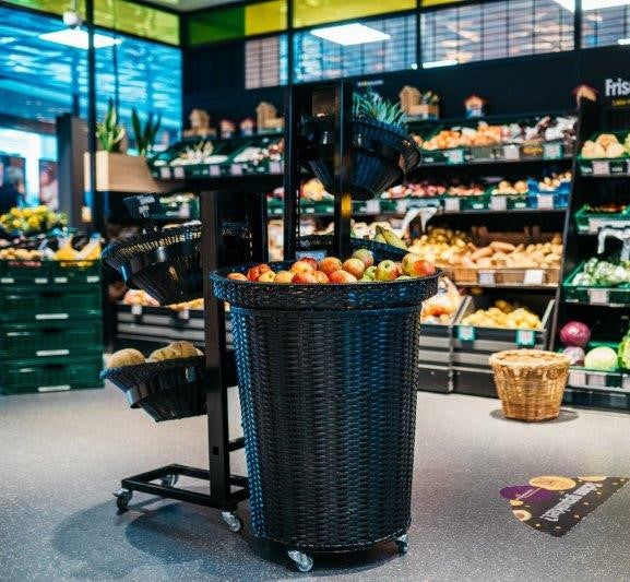 Beach chair rattan 70 cm high on casters, combined with the basket attachment for beach chair rattan 72 cm