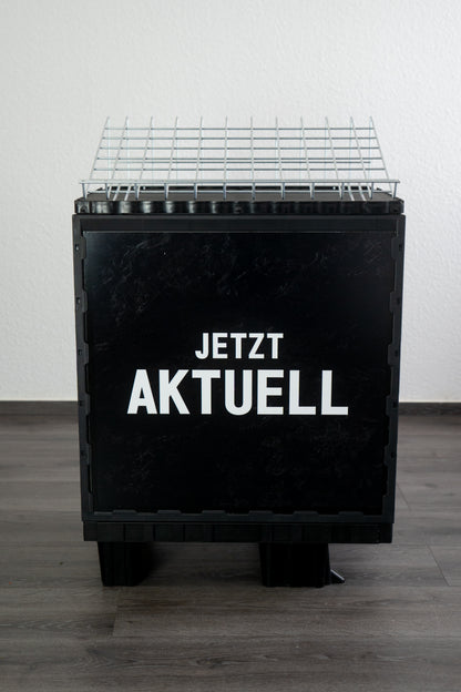"Promotion-Sheet wide
Set of 2
Front BLACK textured "JETZT AKTUELL"
Back wood
